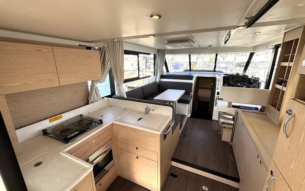 slider 6 Beneteau Swift Trawler 41 Fly