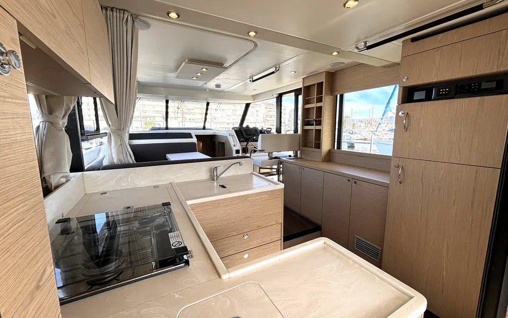 slider 7 Beneteau Swift Trawler 41 Fly