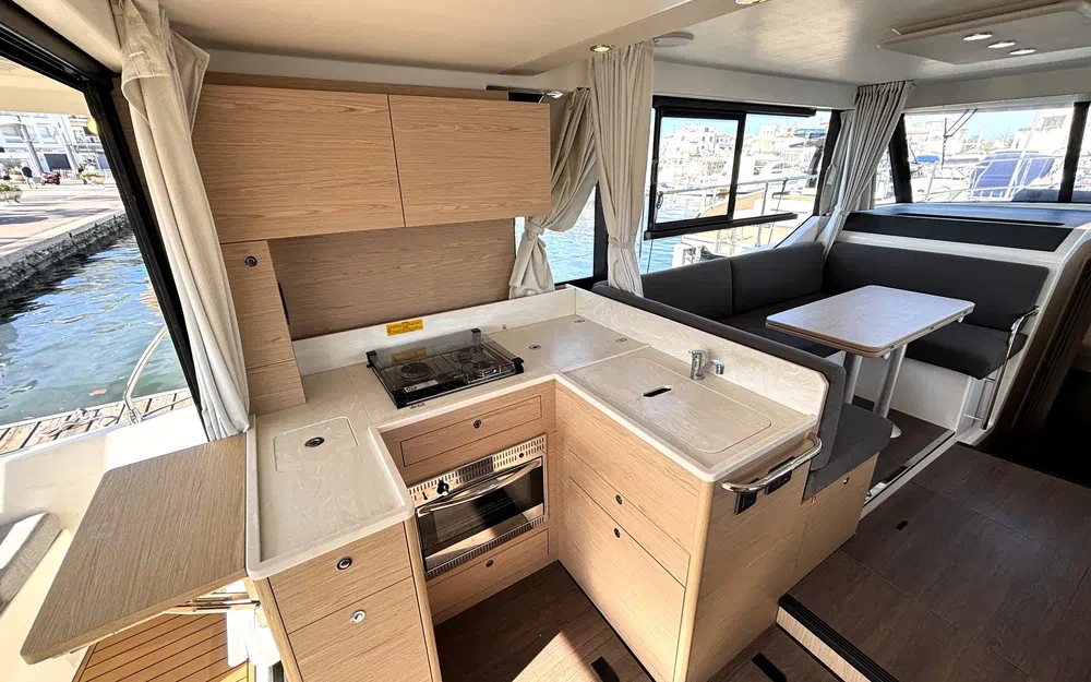 slider 8 Beneteau Swift Trawler 41 Fly