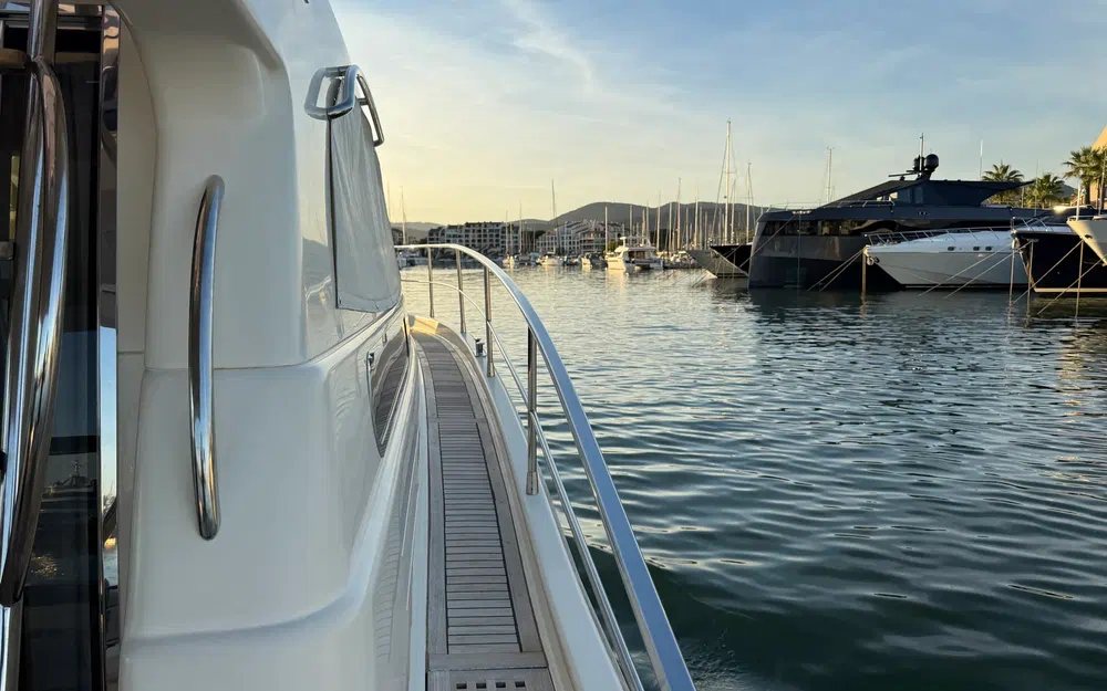 slider 1 Portofino Marine Portofino 47 Fly