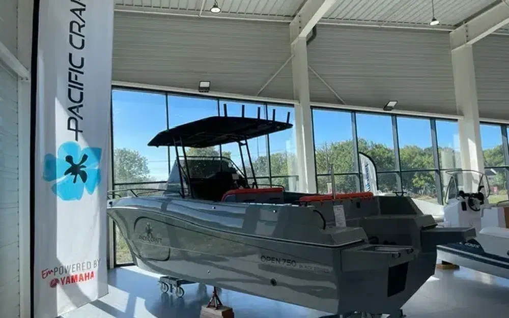 slider 0 Pacific Craft 750 Open