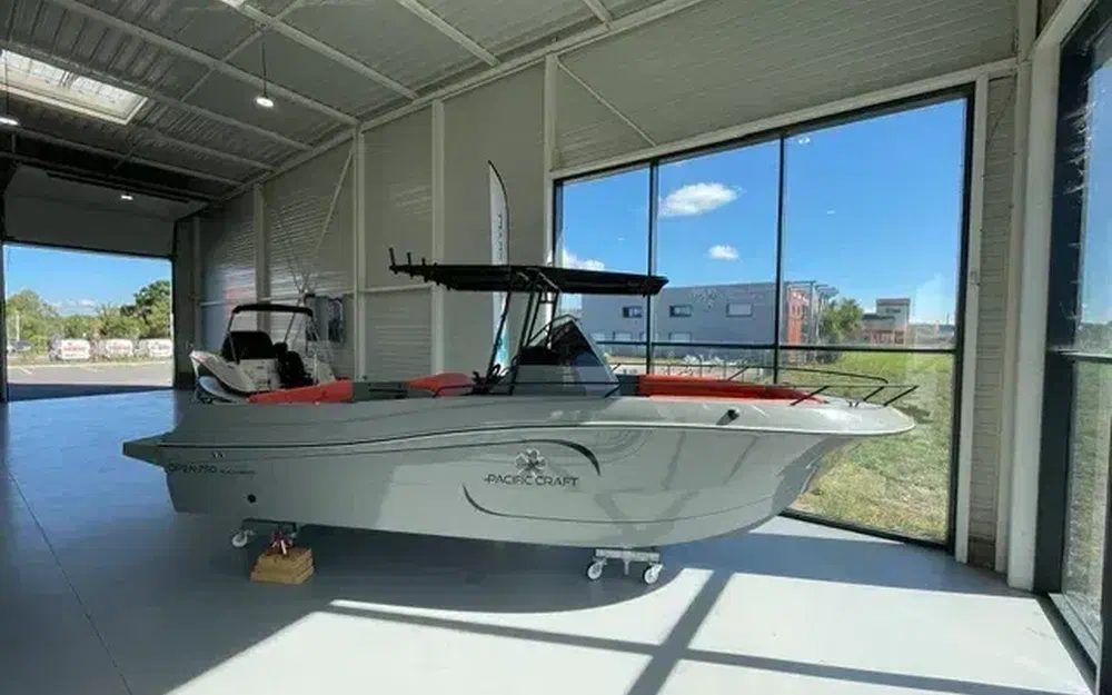 slider 1 Pacific Craft 750 Open
