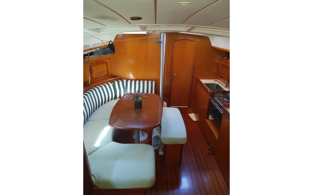 slider 3 Beneteau Oceanis 393