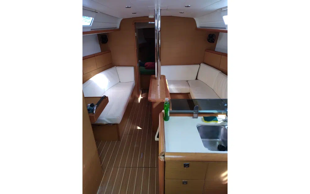 slider 1 Jeanneau Sun Odyssey 379