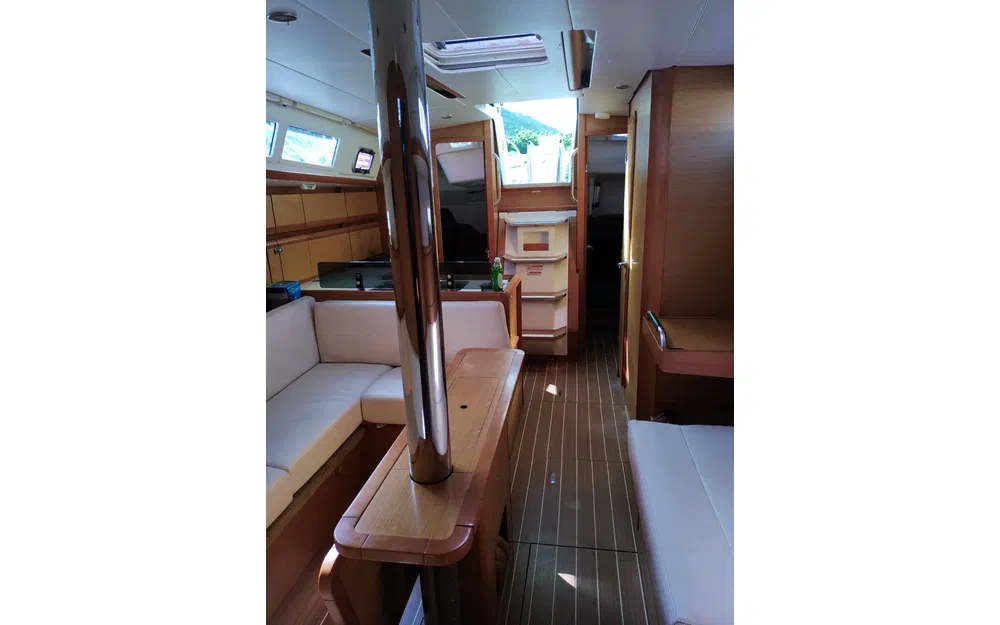 slider 2 Jeanneau Sun Odyssey 379