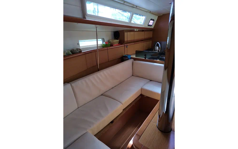 slider 3 Jeanneau Sun Odyssey 379