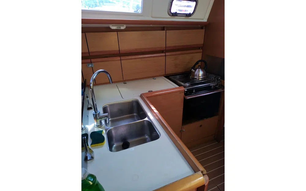 slider 5 Jeanneau Sun Odyssey 379