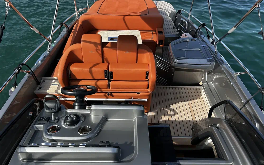 slider 6 Cranchi E 30 Endurance
