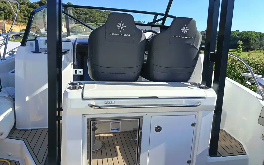slider 7 Jeanneau Cap Camarat 9.0 WA Serie 2