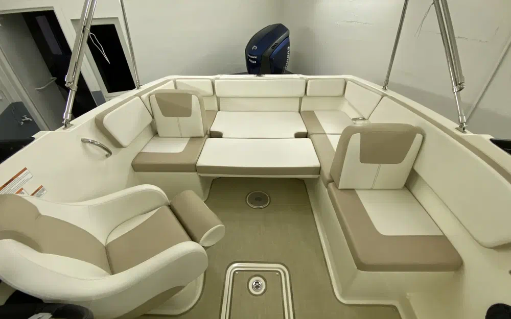 slider 8 Bayliner VR4 OB