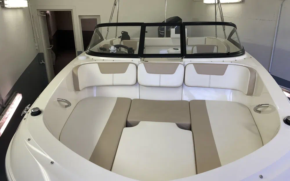 slider 9 Bayliner VR4 OB