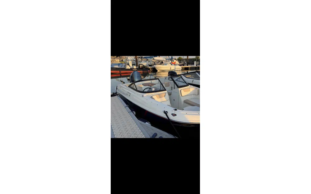 slider 0 Bayliner VR4 OB