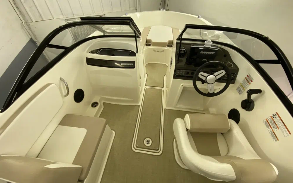 slider 5 Bayliner VR4 OB