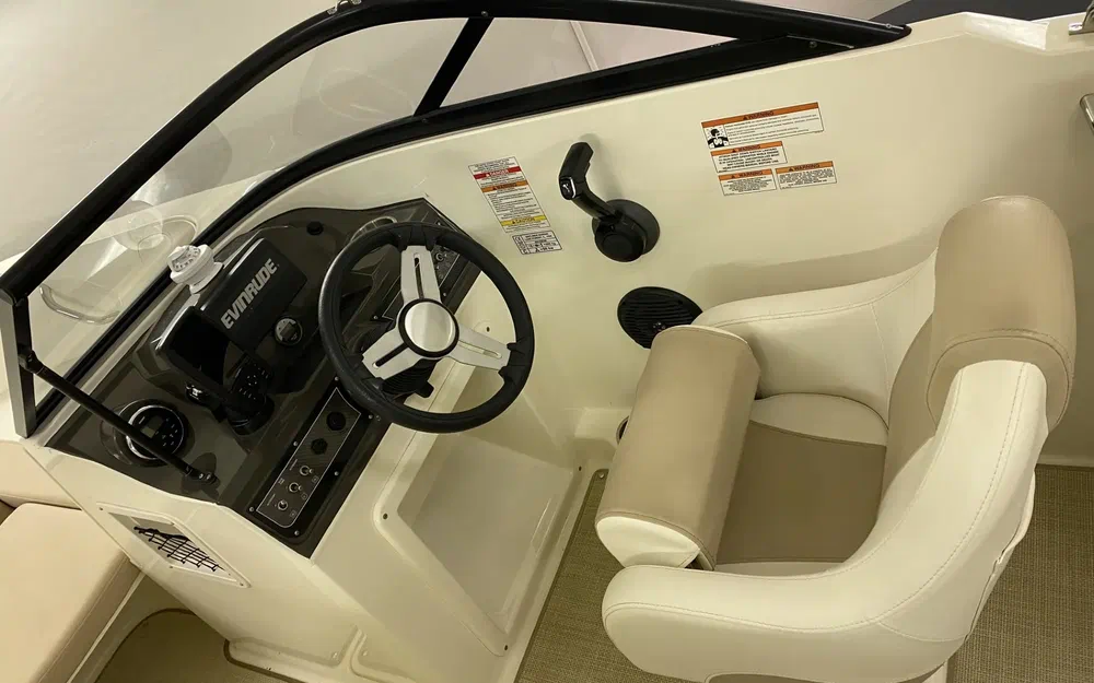 slider 6 Bayliner VR4 OB