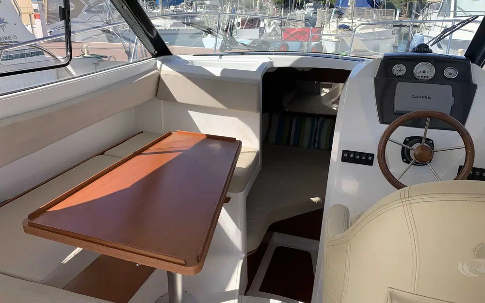 slider 1 Beneteau Antares 780 HB