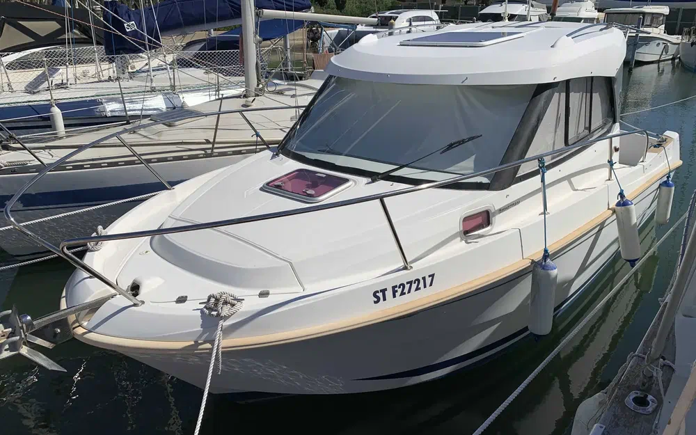 slider 4 Beneteau Antares 780 HB