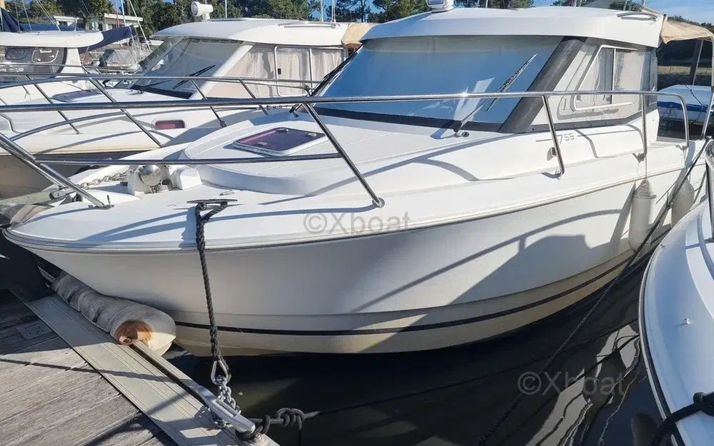 slider 0 Jeanneau Merry Fisher 755