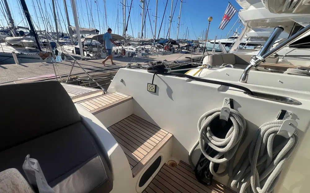 slider 9 Prestige Yachts 560 Fly