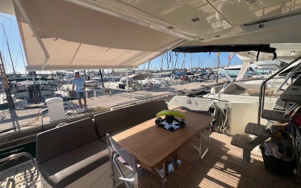 slider 12 Prestige Yachts 560 Fly