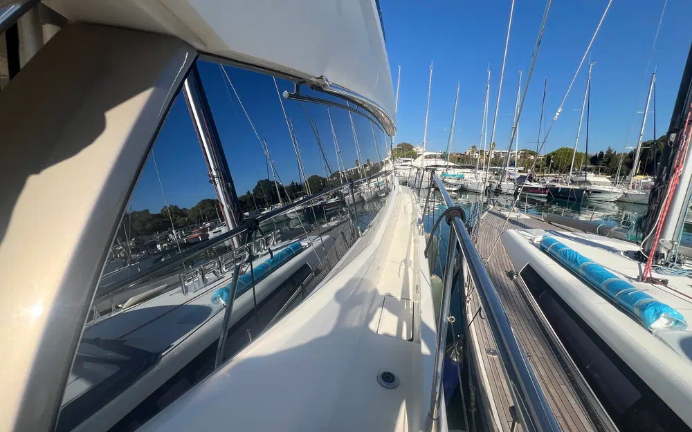 slider 14 Prestige Yachts 560 Fly