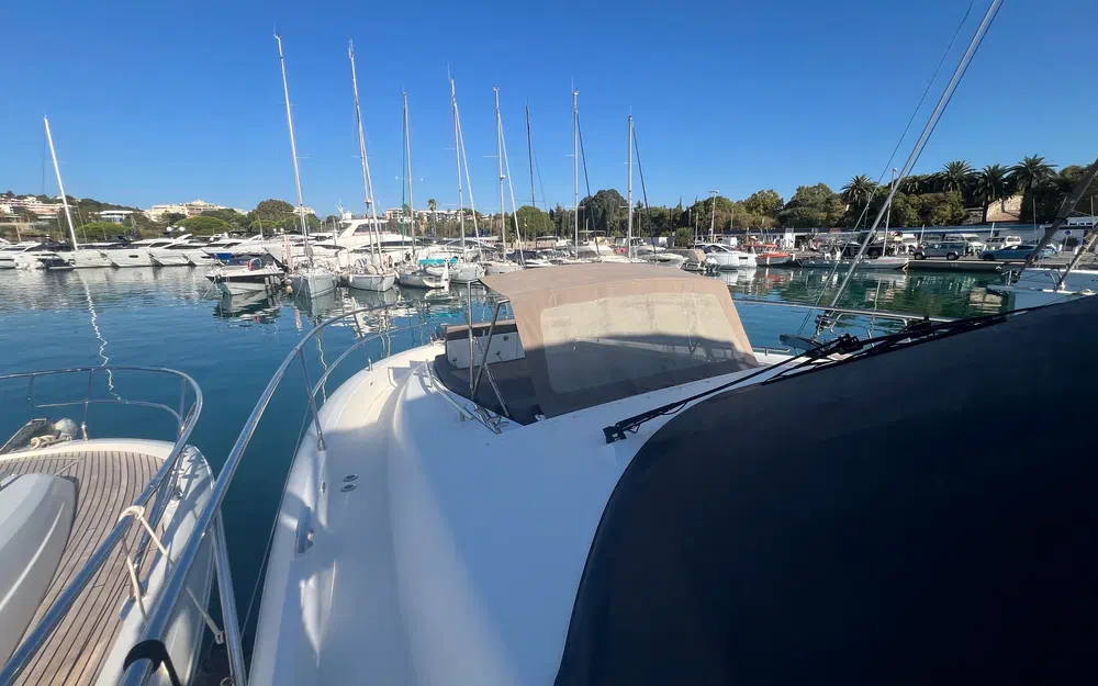 slider 17 Prestige Yachts 560 Fly