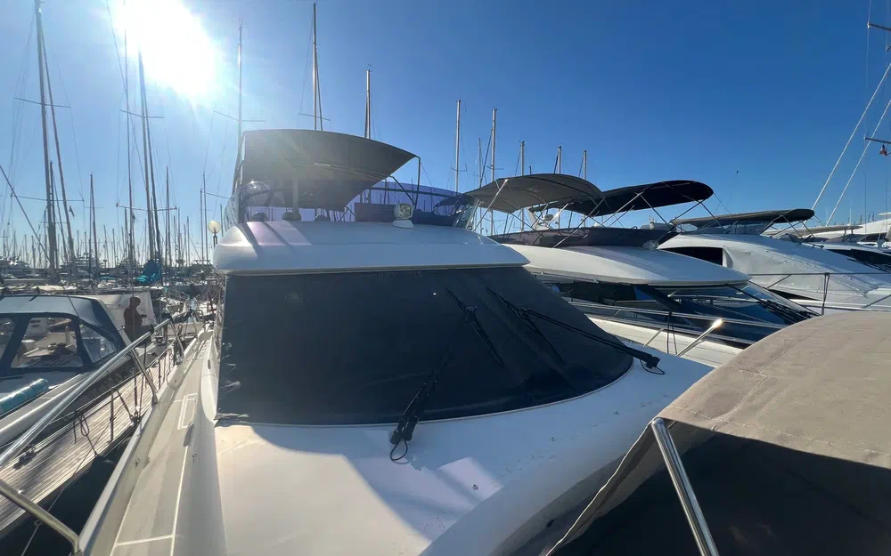 slider 25 Prestige Yachts 560 Fly
