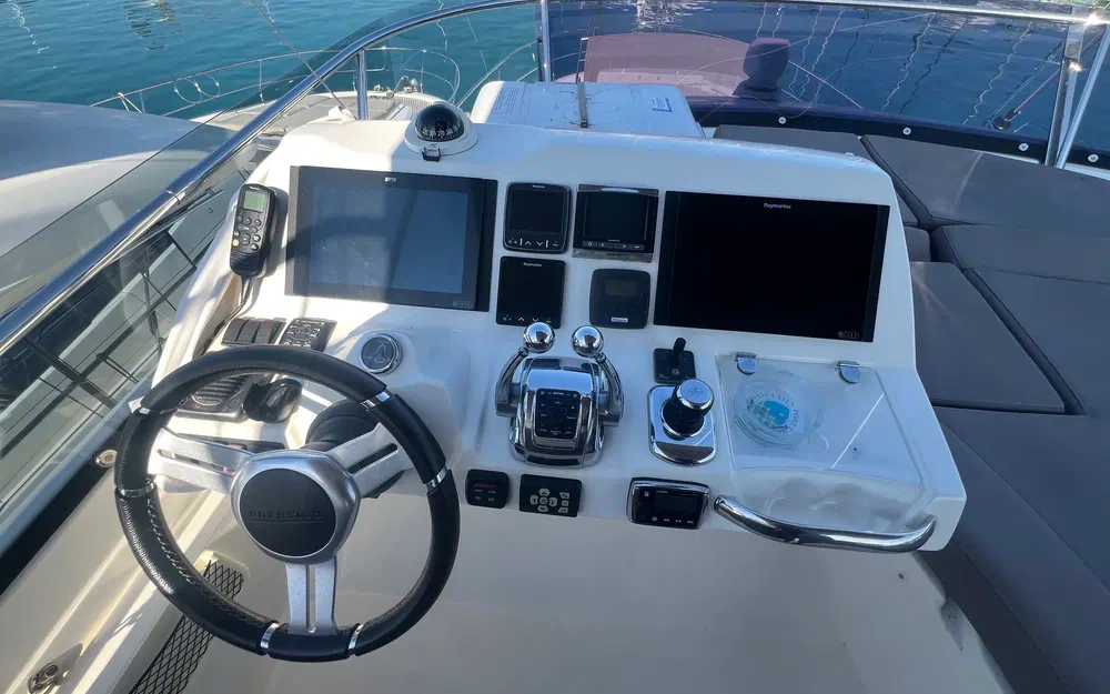 slider 27 Prestige Yachts 560 Fly