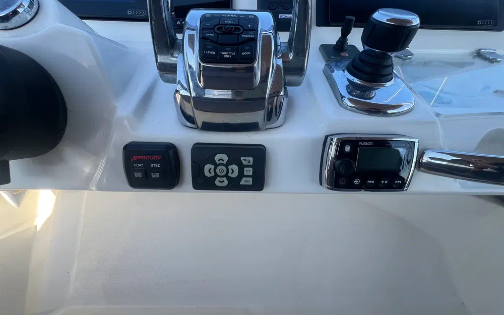 slider 28 Prestige Yachts 560 Fly