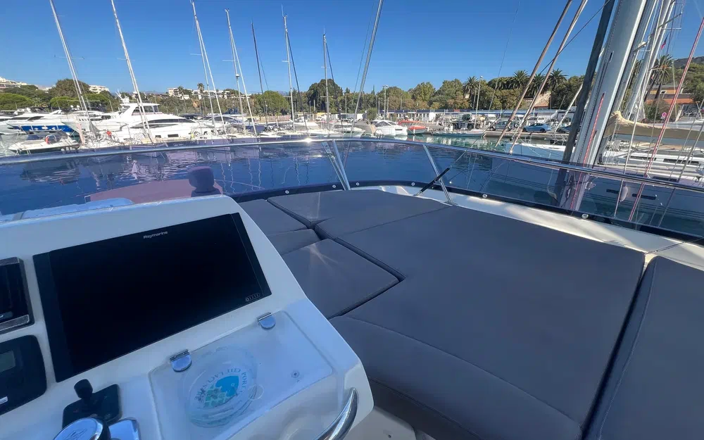 slider 31 Prestige Yachts 560 Fly