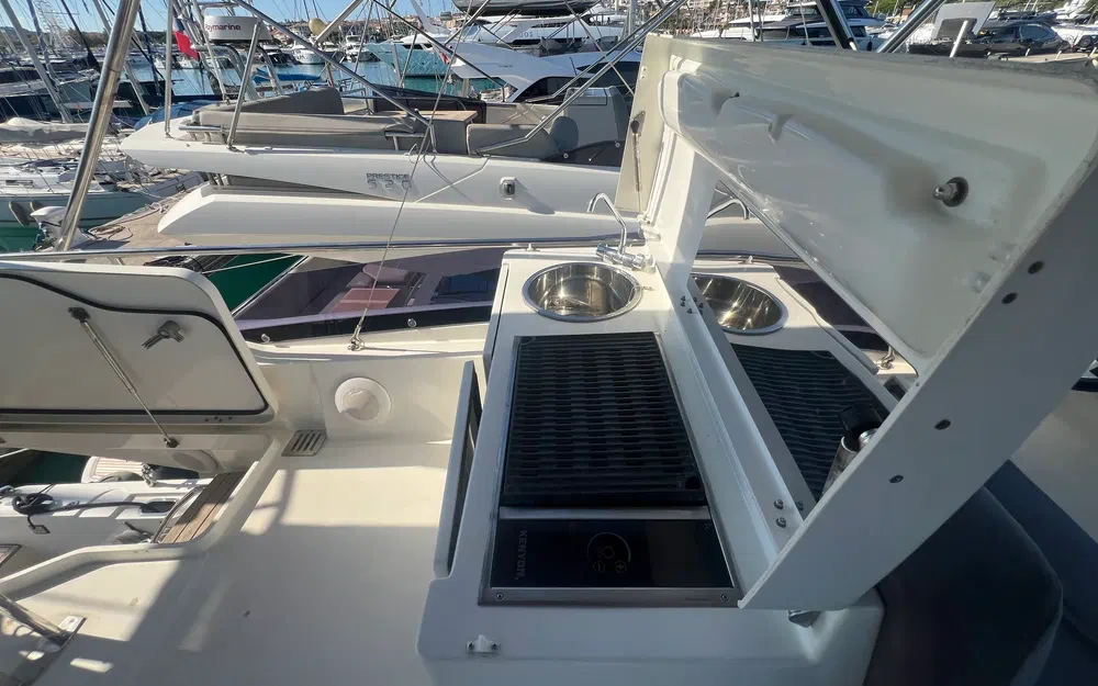slider 33 Prestige Yachts 560 Fly