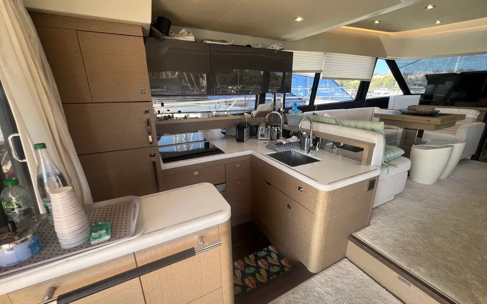 slider 51 Prestige Yachts 560 Fly