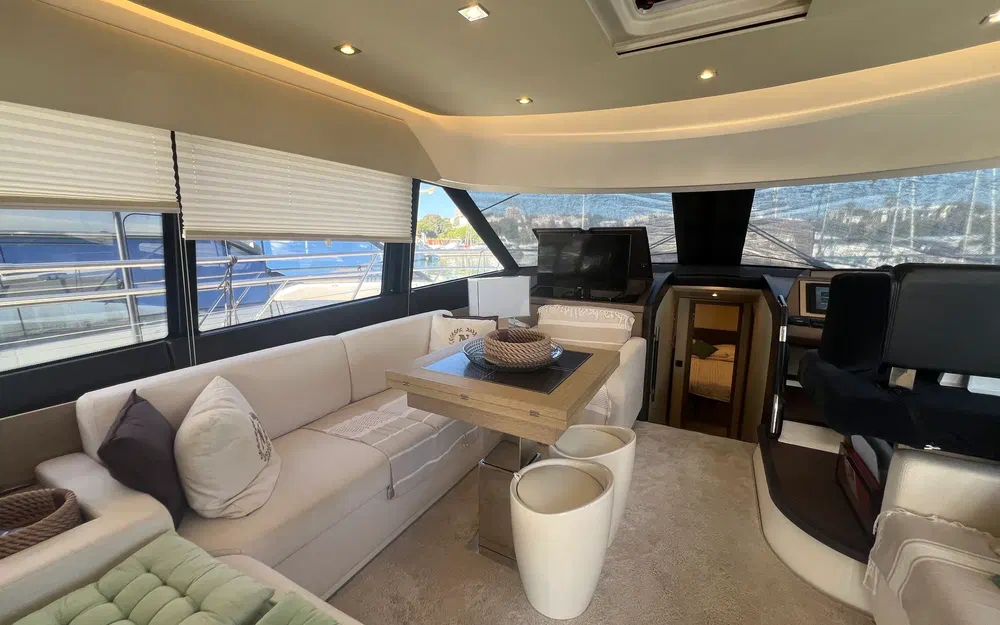 slider 62 Prestige Yachts 560 Fly