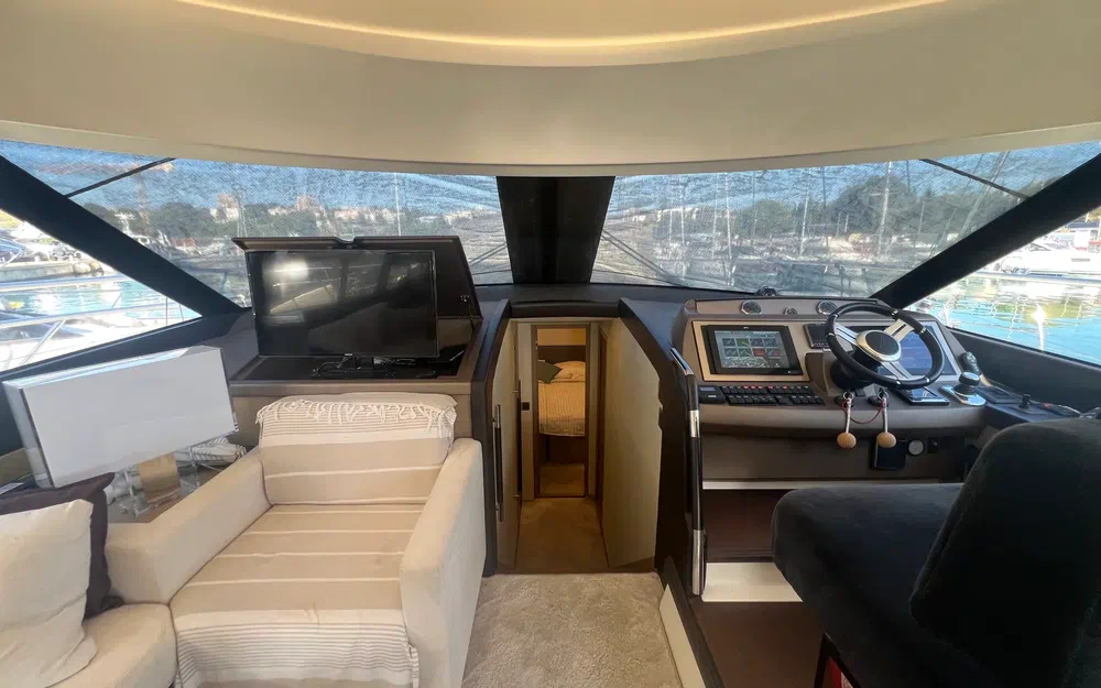 slider 63 Prestige Yachts 560 Fly