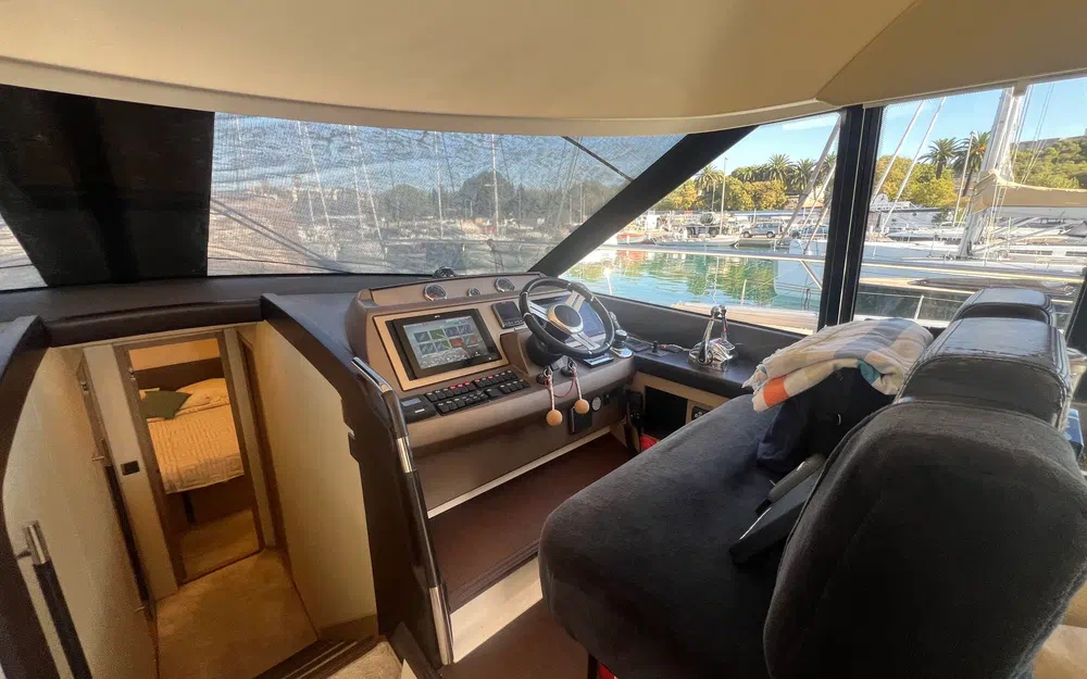 slider 64 Prestige Yachts 560 Fly