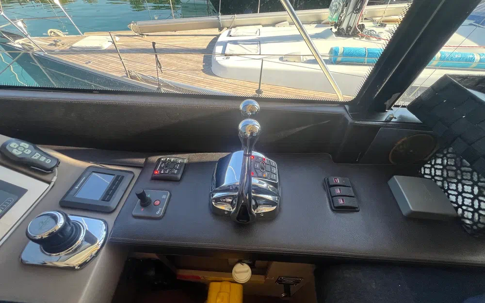 slider 65 Prestige Yachts 560 Fly
