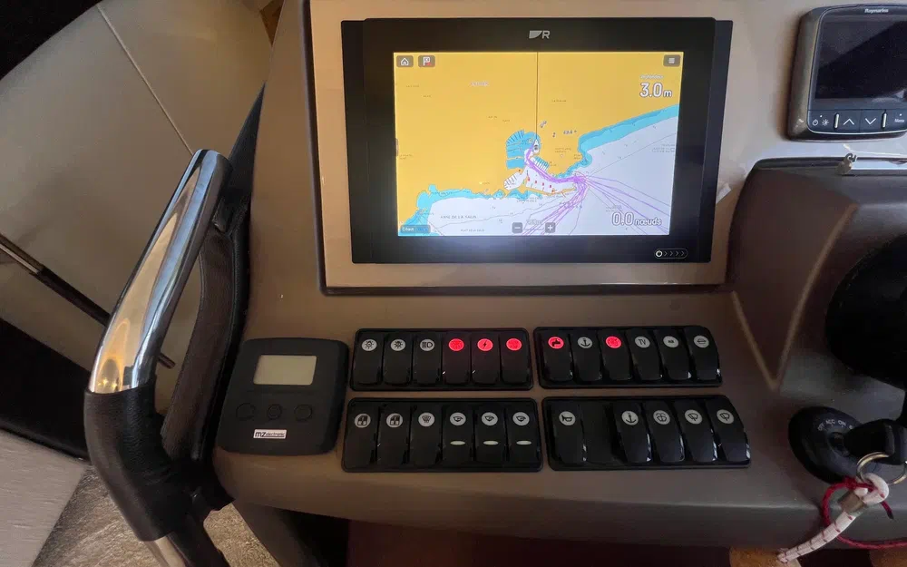 slider 68 Prestige Yachts 560 Fly