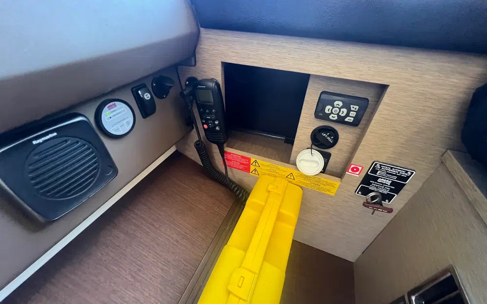 slider 71 Prestige Yachts 560 Fly
