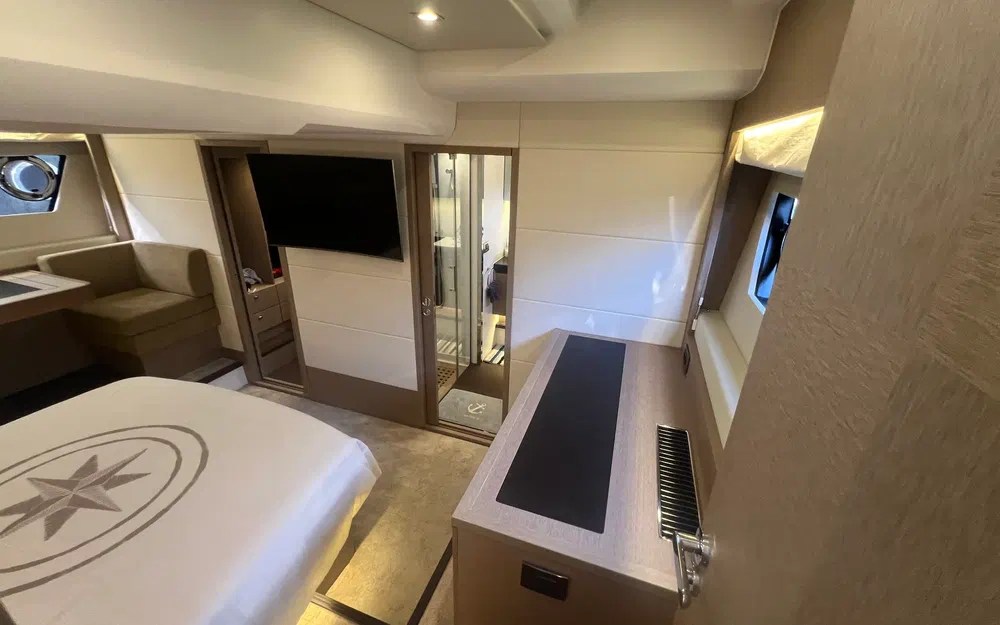 slider 72 Prestige Yachts 560 Fly