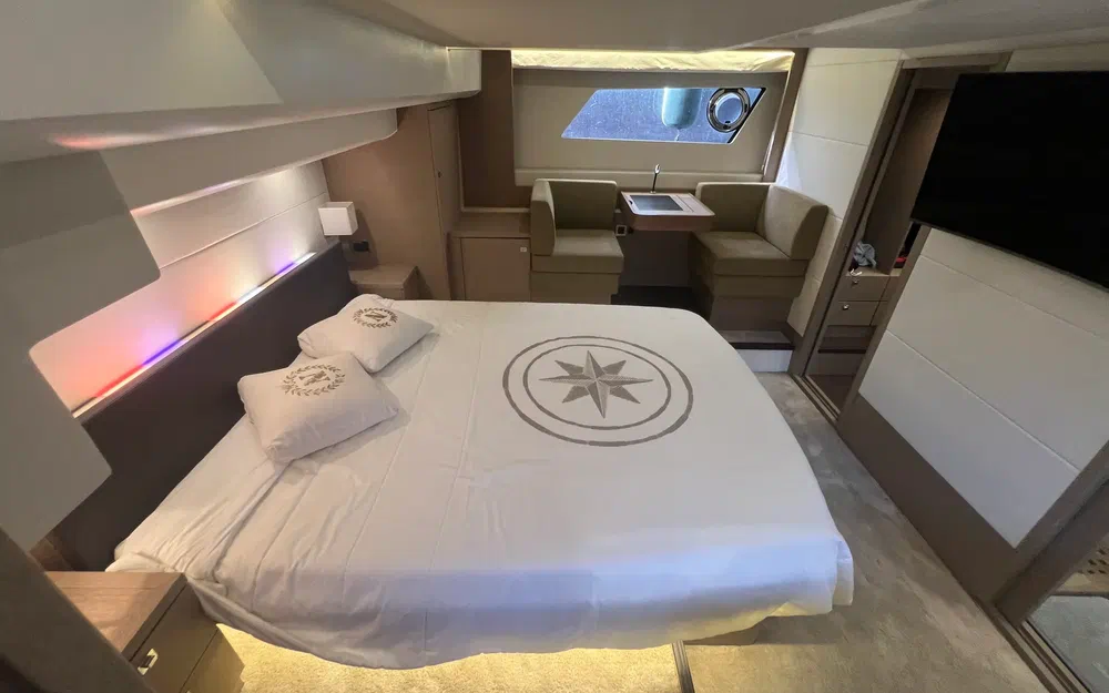 slider 74 Prestige Yachts 560 Fly