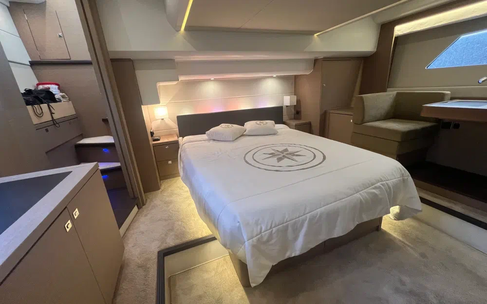 slider 75 Prestige Yachts 560 Fly