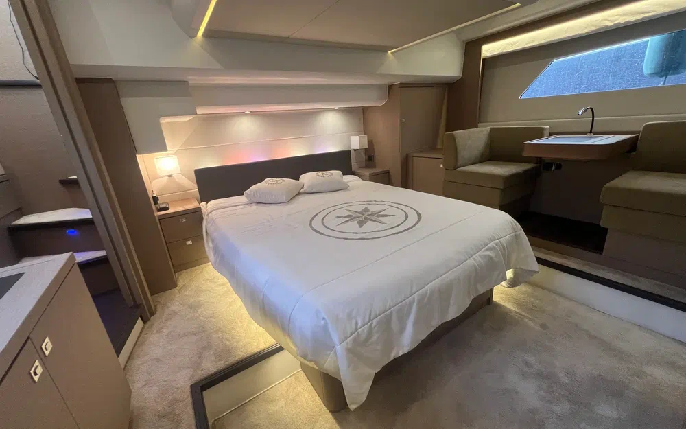 slider 76 Prestige Yachts 560 Fly