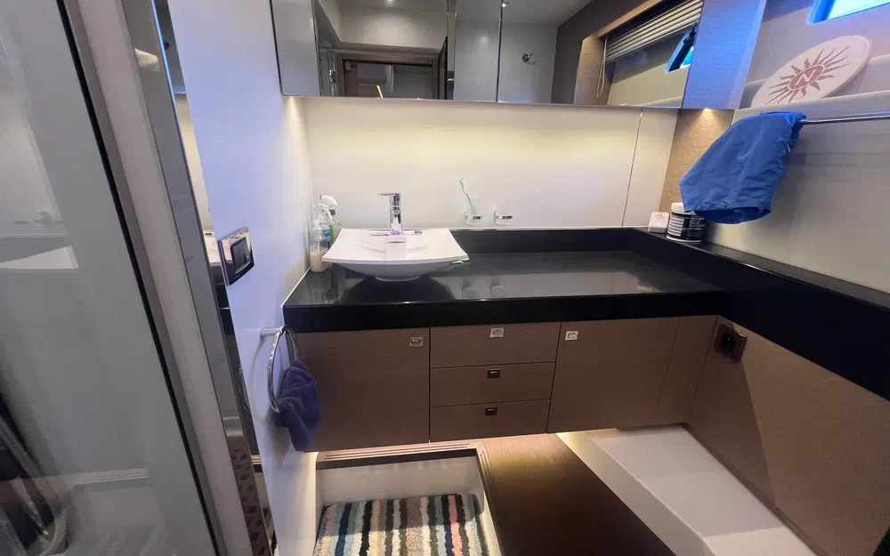 slider 79 Prestige Yachts 560 Fly