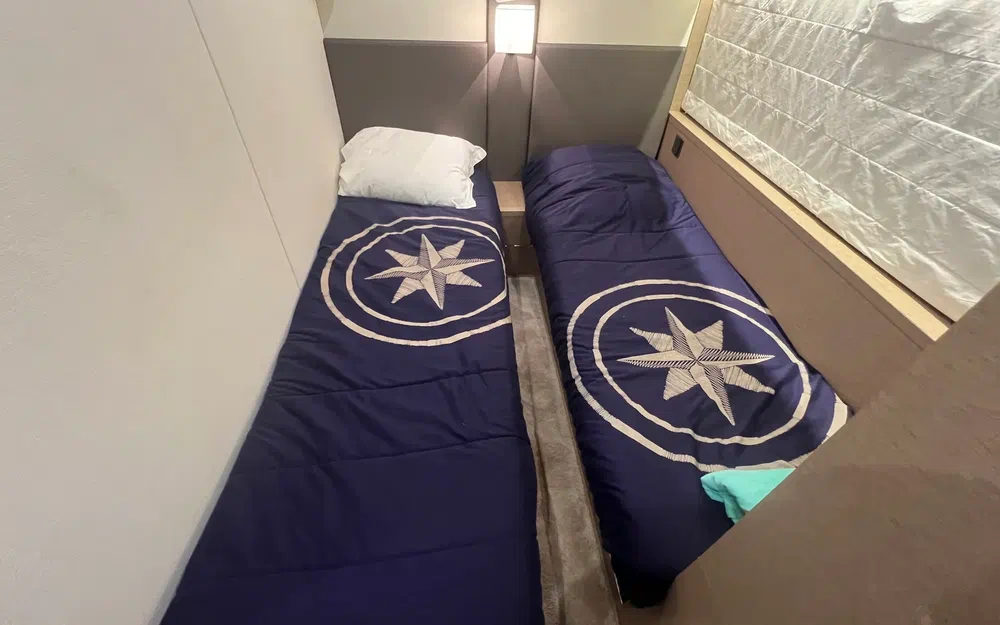 slider 87 Prestige Yachts 560 Fly