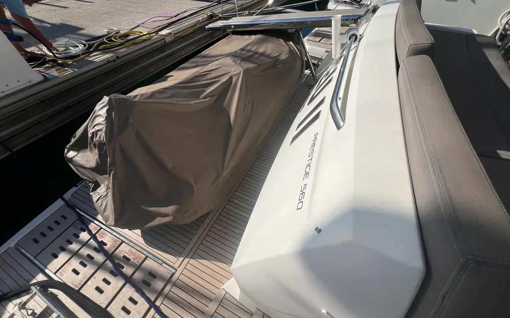 slider 7 Prestige Yachts 560 Fly