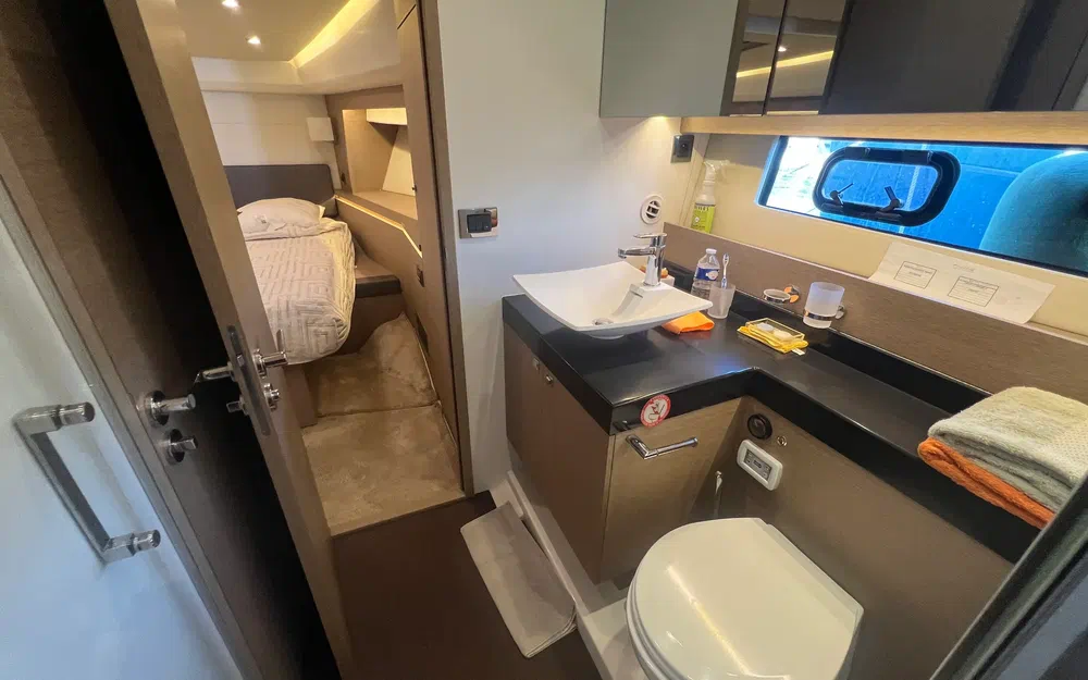 slider 91 Prestige Yachts 560 Fly