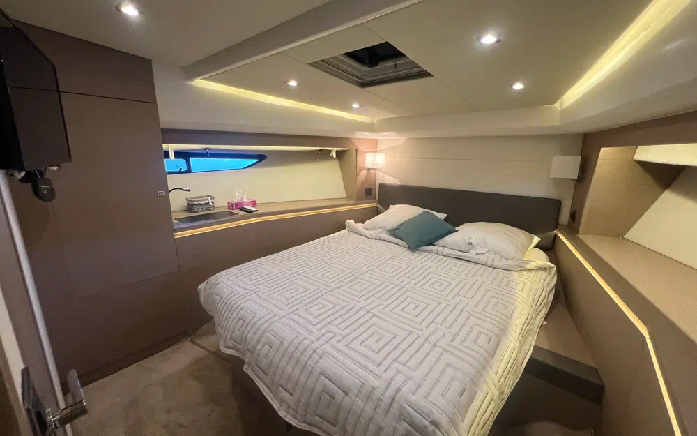 slider 93 Prestige Yachts 560 Fly