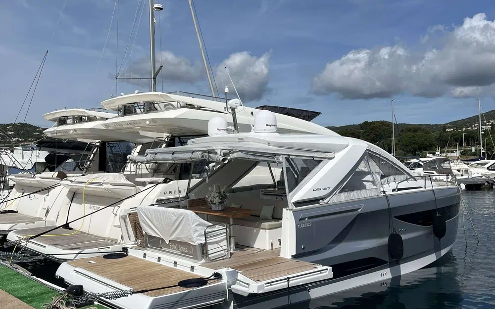slider 0 Jeanneau DB 37