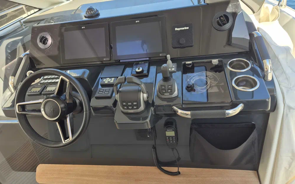 slider 10 Jeanneau DB 37