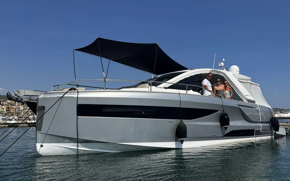 slider 1 Jeanneau DB 37