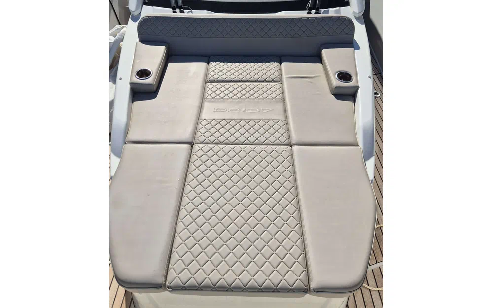 slider 6 Jeanneau DB 37